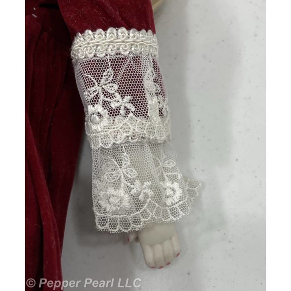 Porcelain Doll 17 Inch Cloth Body Unmarked Blonde Blue stationary Glass Eyes - Picture 10 of 10